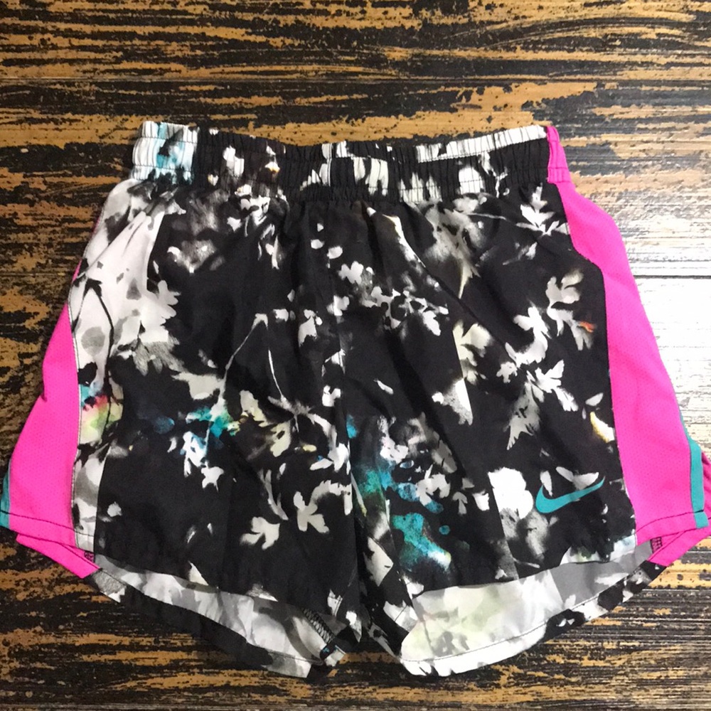 •NIKE• Dri-Fit girls shorts with Liner